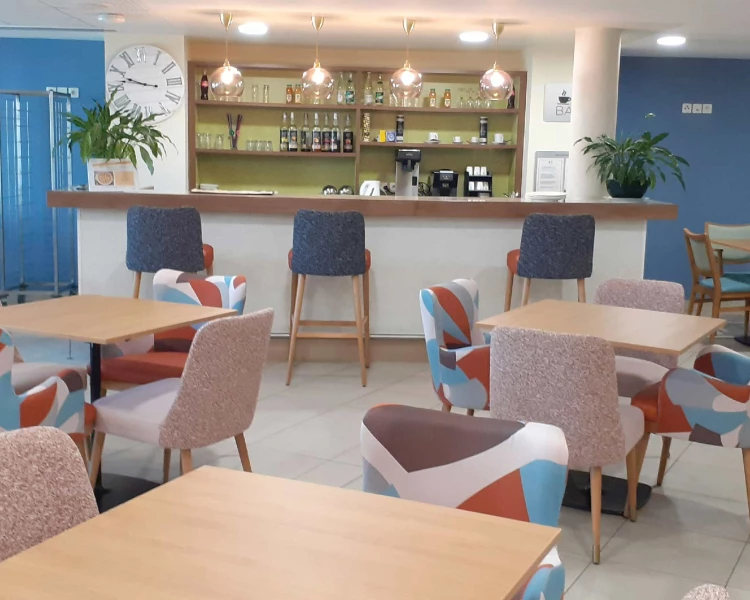residence-senior-domitys-bar.jpg