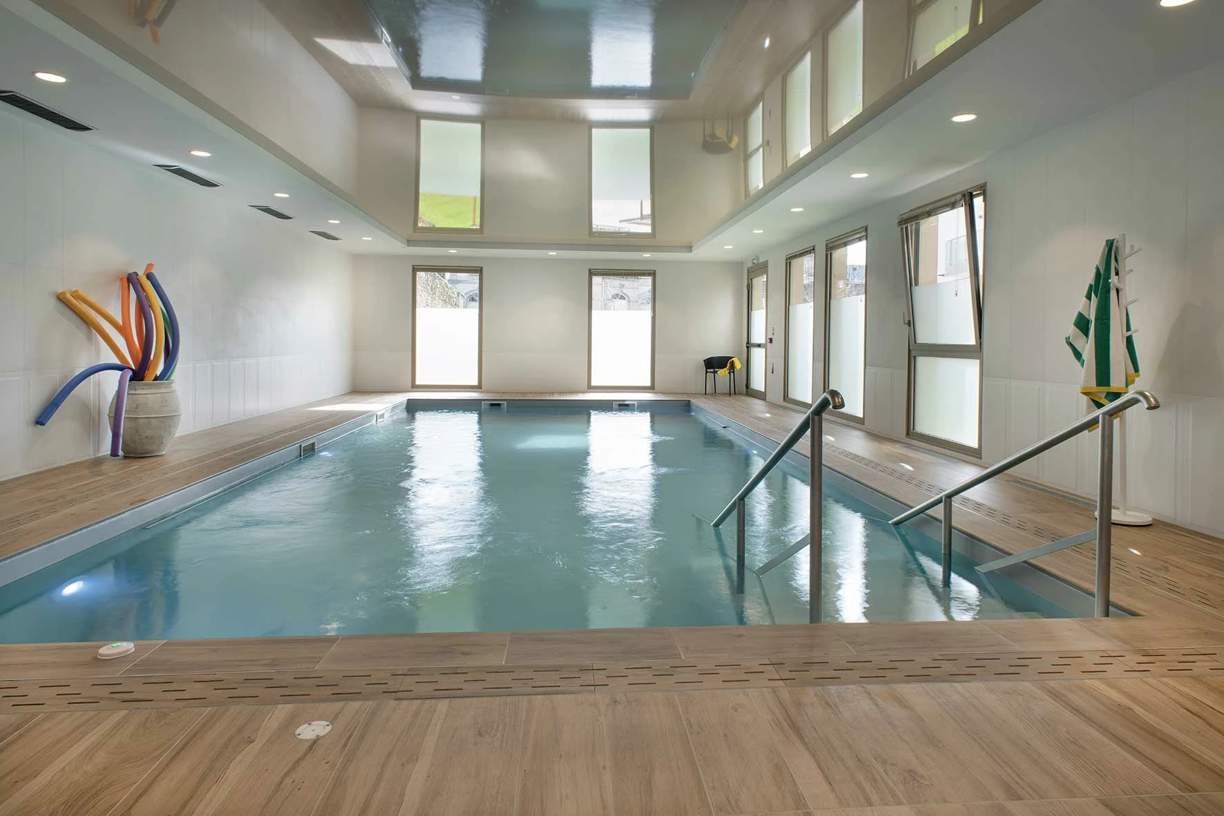 residence-senior-domitys-piscine.jpg