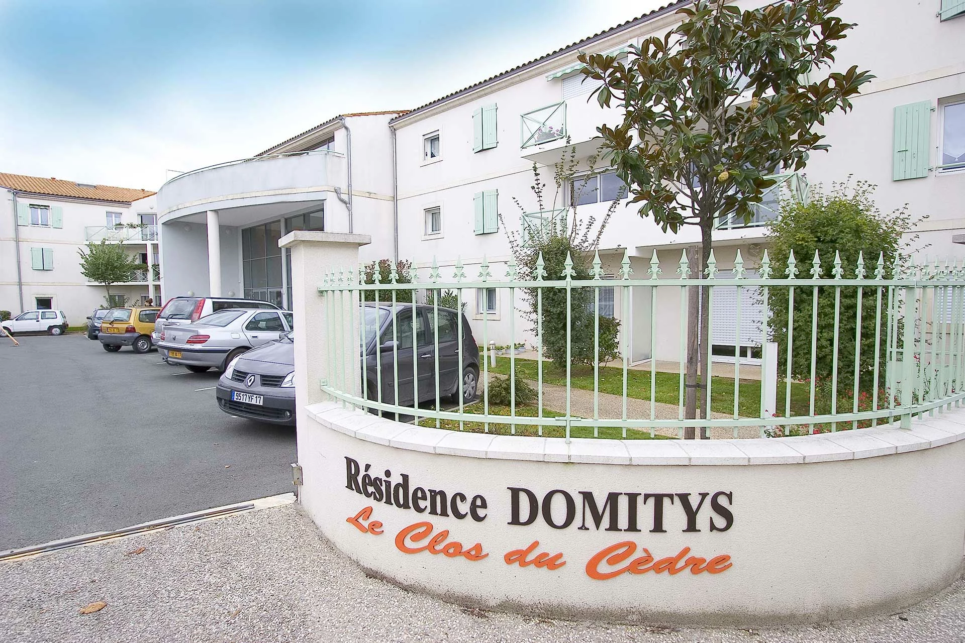 residence-senior-dompierre-sur-mer-exterieur.jpg